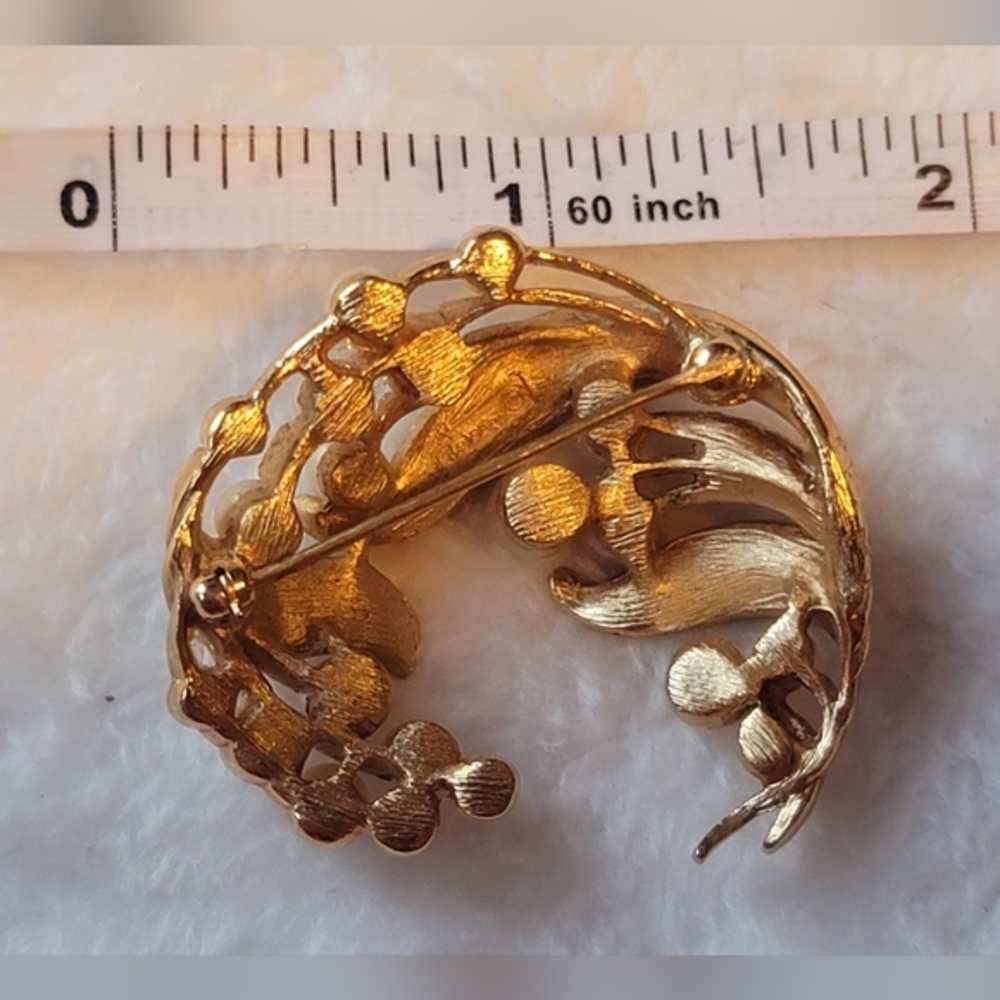 Vintage TRIFARI Gold Tone Faux Pearl Floral Leaf‎ Brooch/Pin - Picture 11 of 12